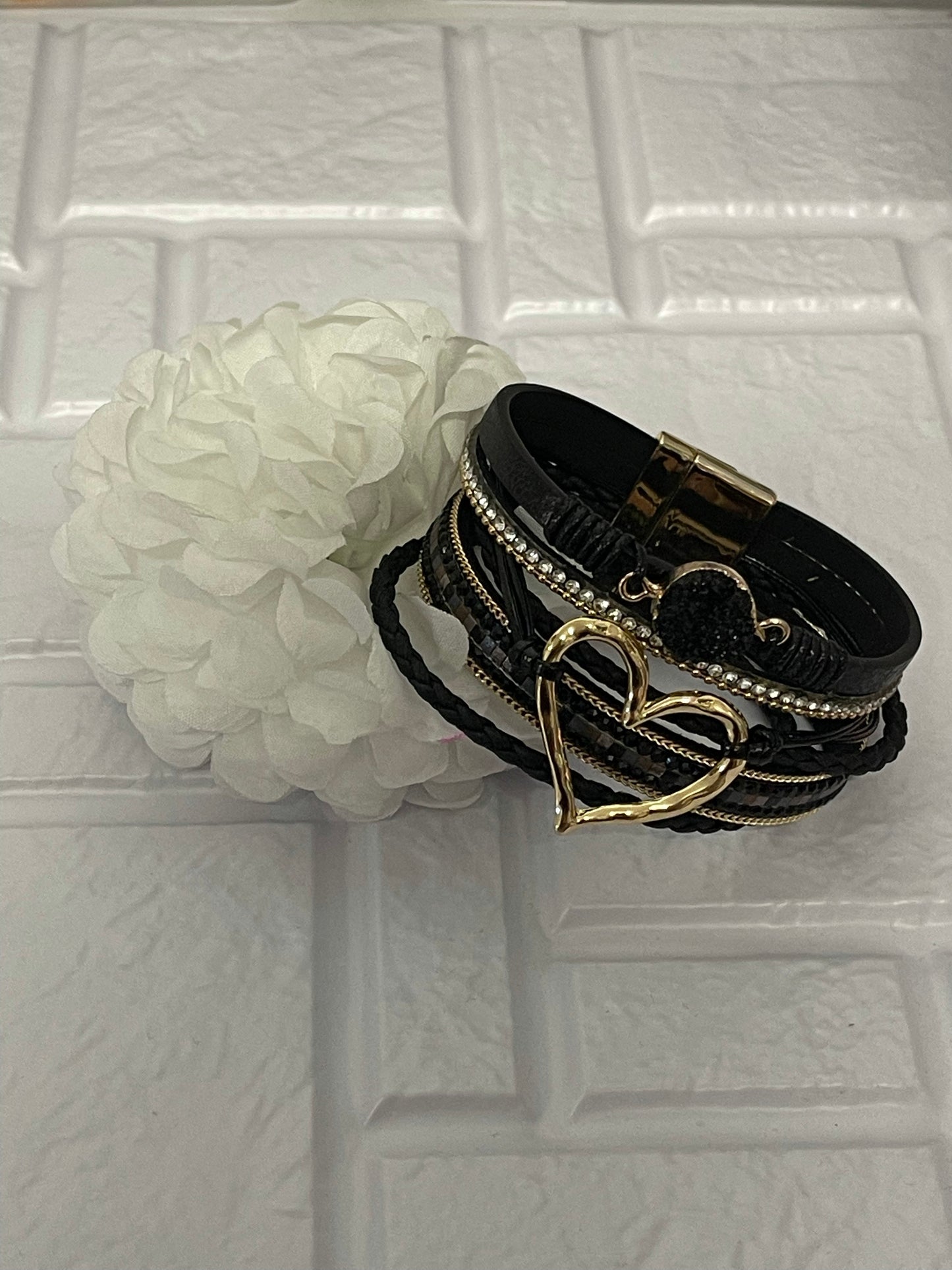 Bracelet Magnetic Golden Heart (Black)