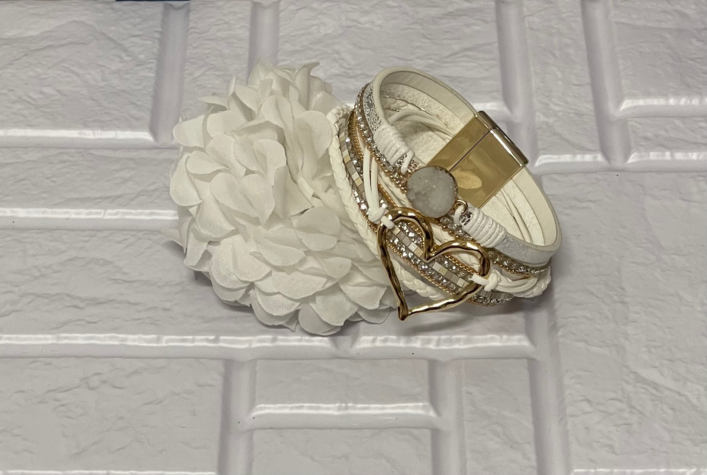 Bracelet Magnetic White Heart ( Gold )